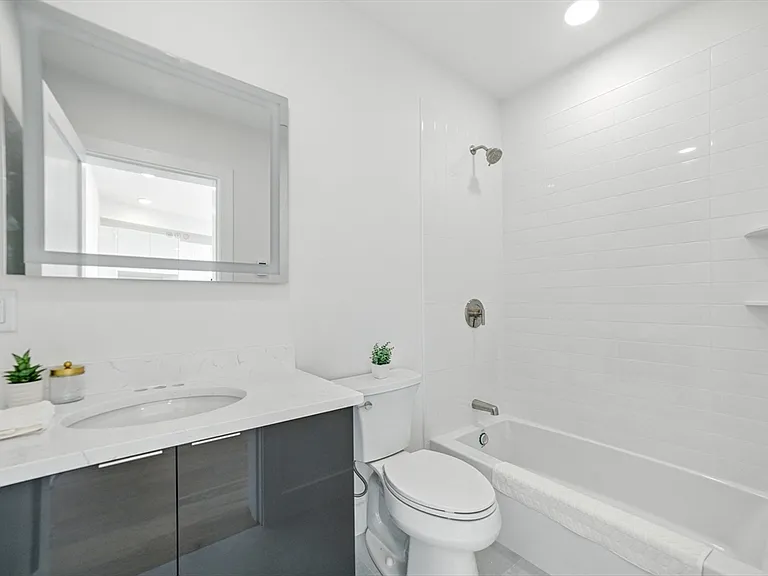 40 Hichborn St #202 — Photo 2