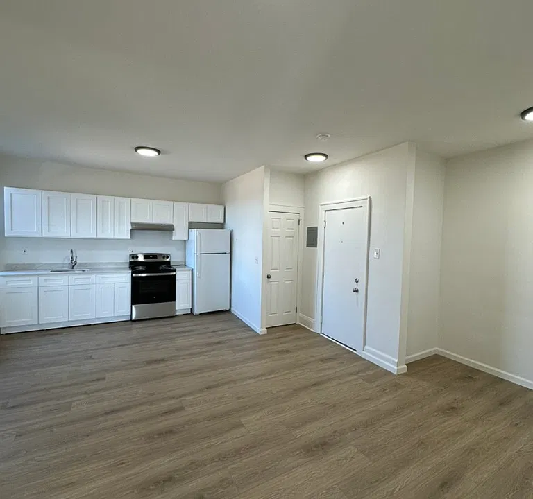 951 Edgewater Ave