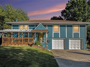 1302 SE 16th Pl, Oak Grove, MO 64075