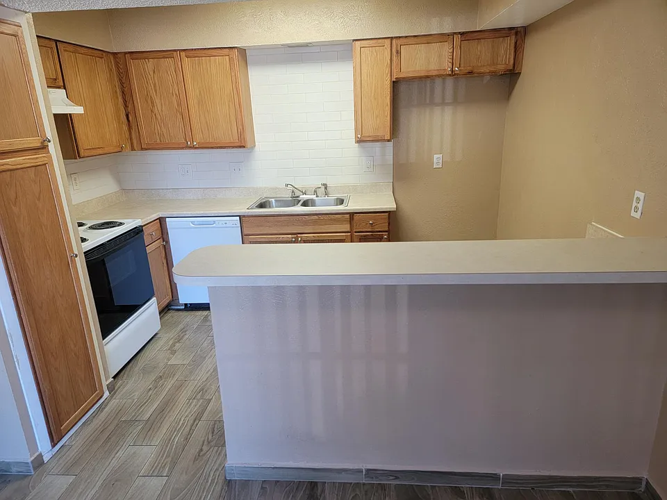 314 E Denton Dr #17