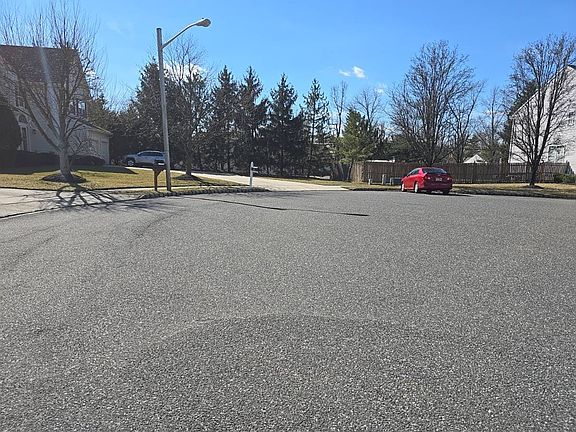 5th image of 17 Carlisle Ct