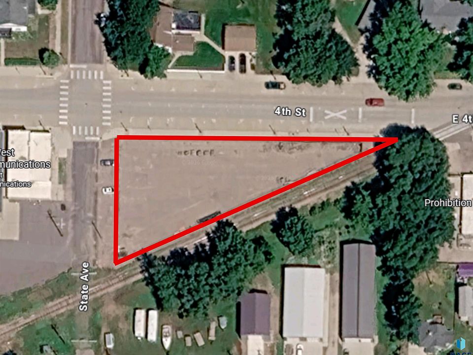 1st image of 4th St