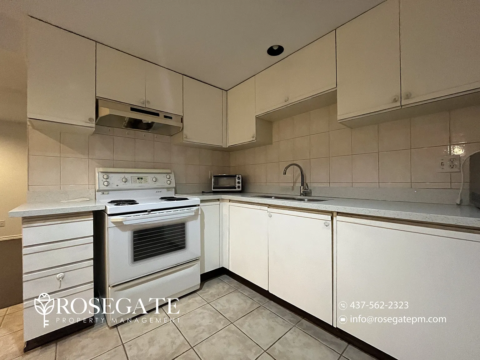 290 Old Orchard Circle Oakville — Photo 2