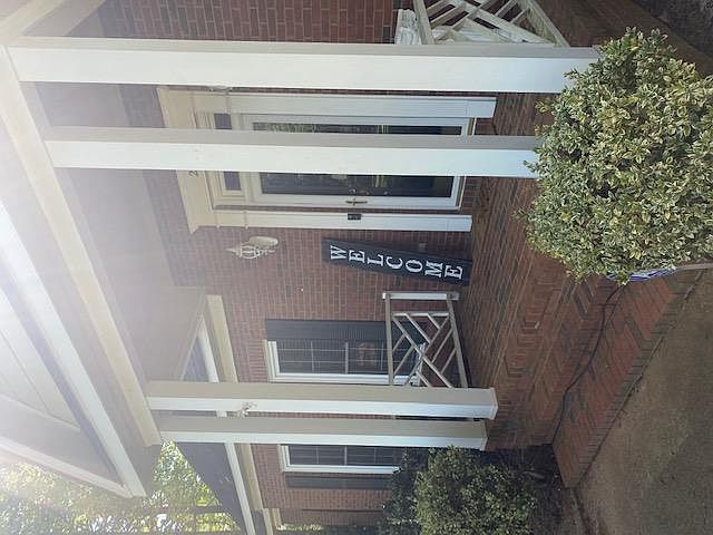 1st image of 218 W Doublegate Dr