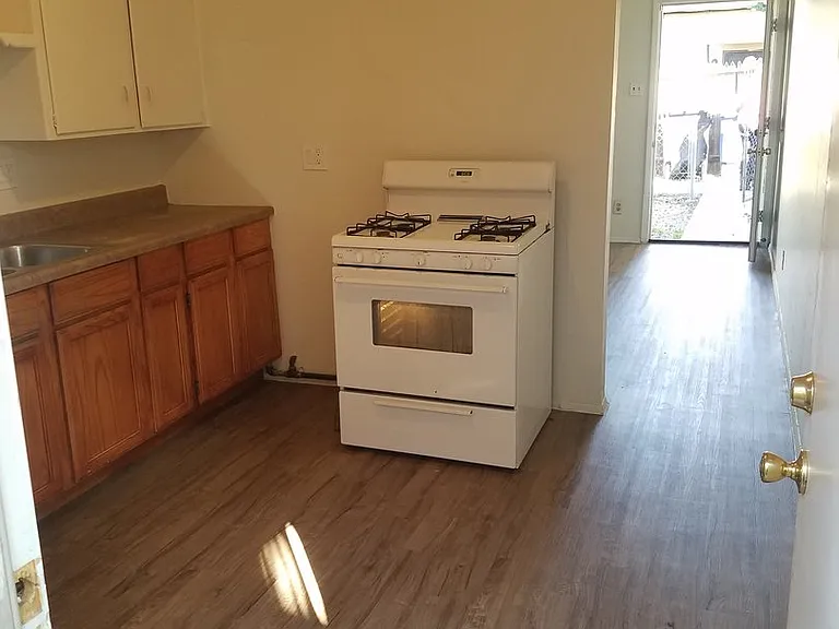 528 Vermont Street NE — Photo 5