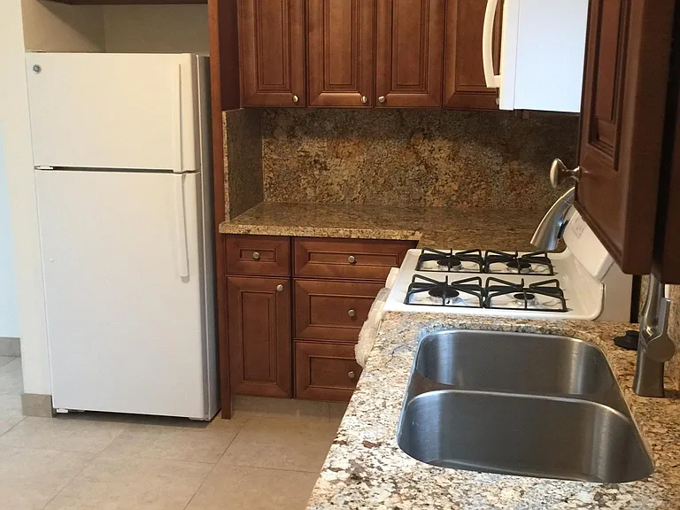 562 Hermes Ave — Photo 2