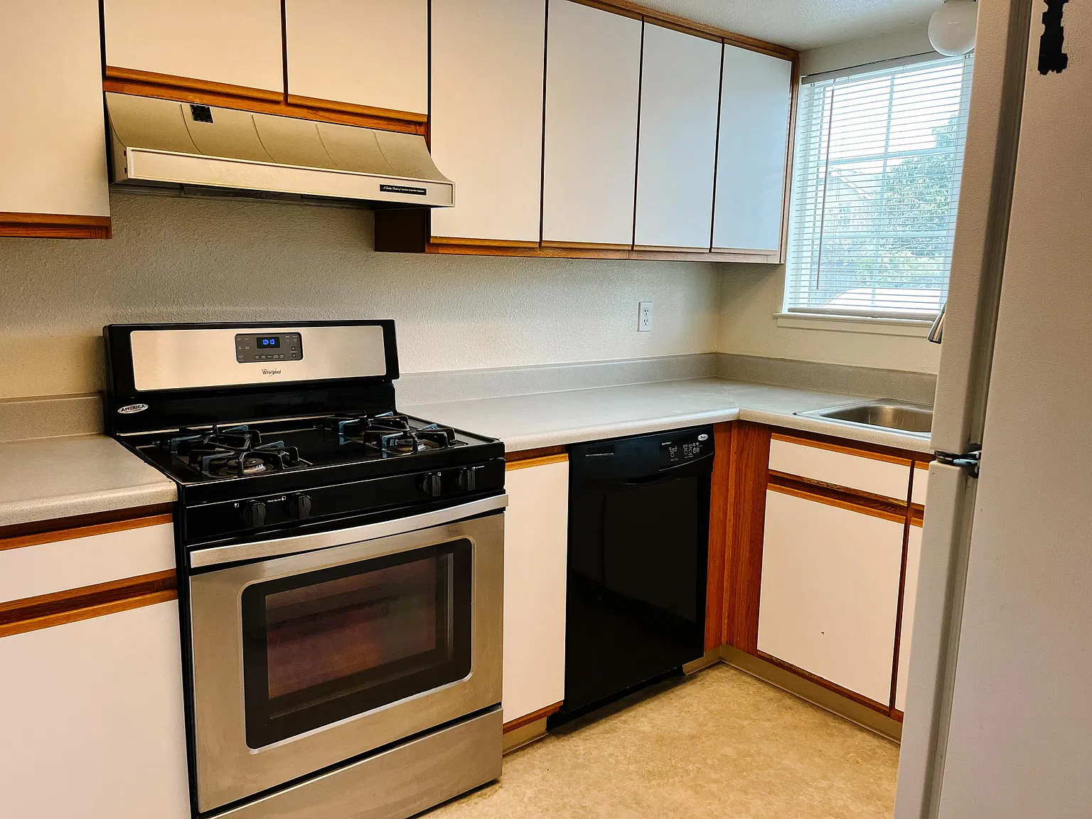 2 bed, 2.5 bath, 1250 sqft, $3,895 — Photo 2