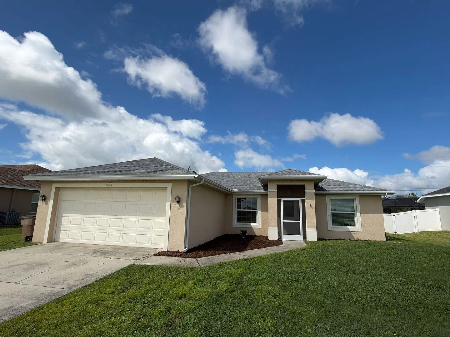 3/2/2 Single Family Home - Annual Rental — Photo 1