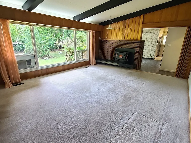 2730 Ash St — Photo 3