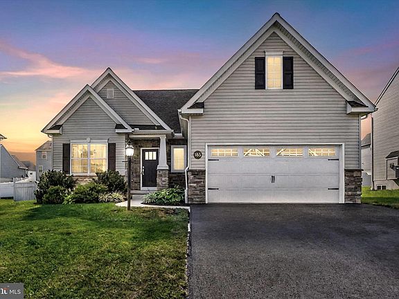 3rd image of 185 Hollyhock Dr