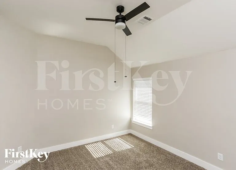 537 Windrow Ln — Photo 13
