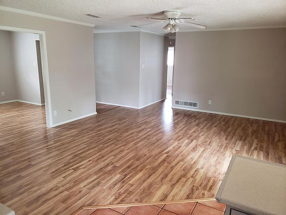 2nd image of 209 Twin Oaks Dr