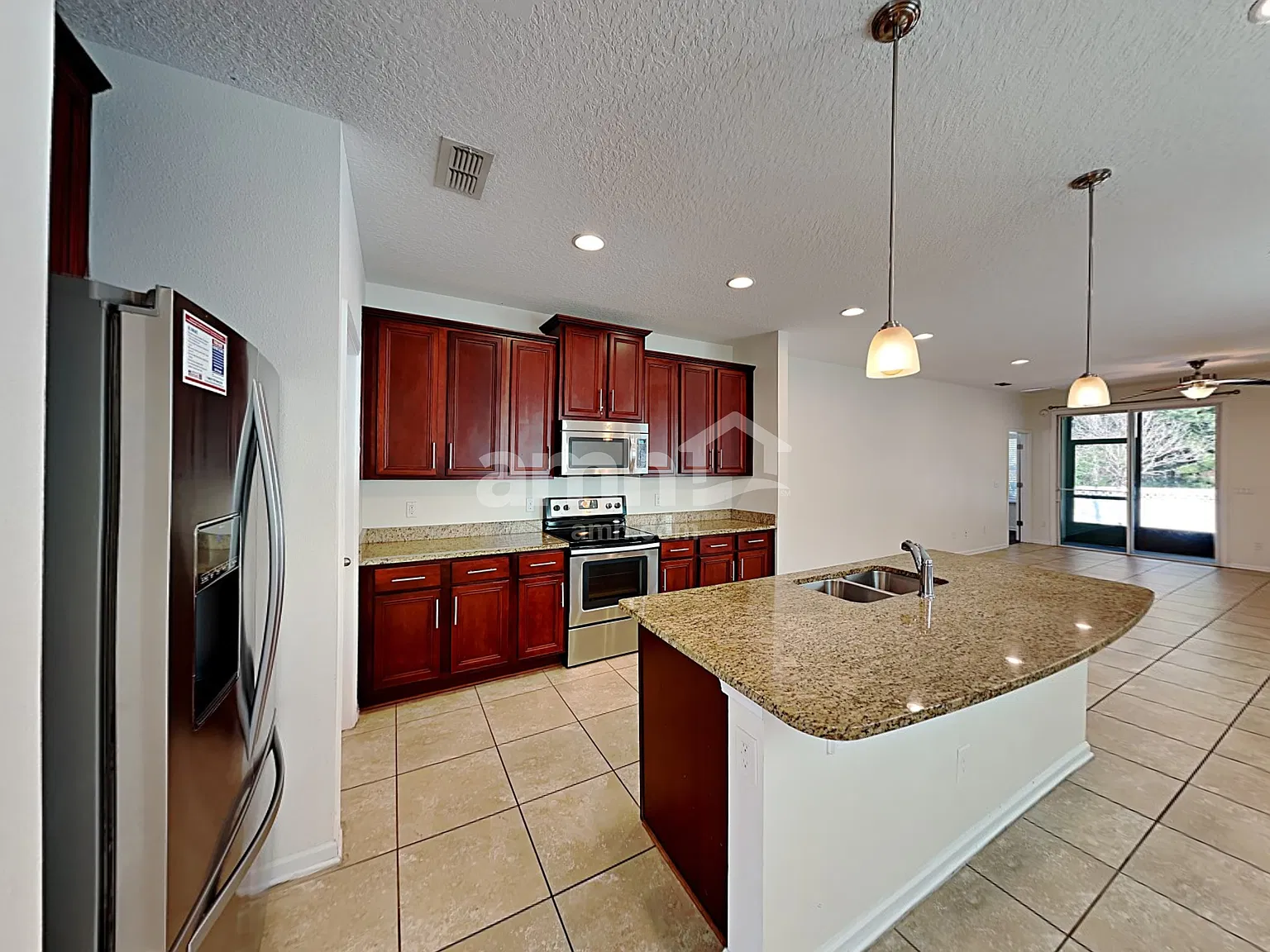 3 bed, 2.0 bath, 1661 sqft, $2,110 — Photo 3