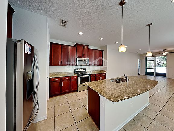 3rd image of 556 Drysdale Dr