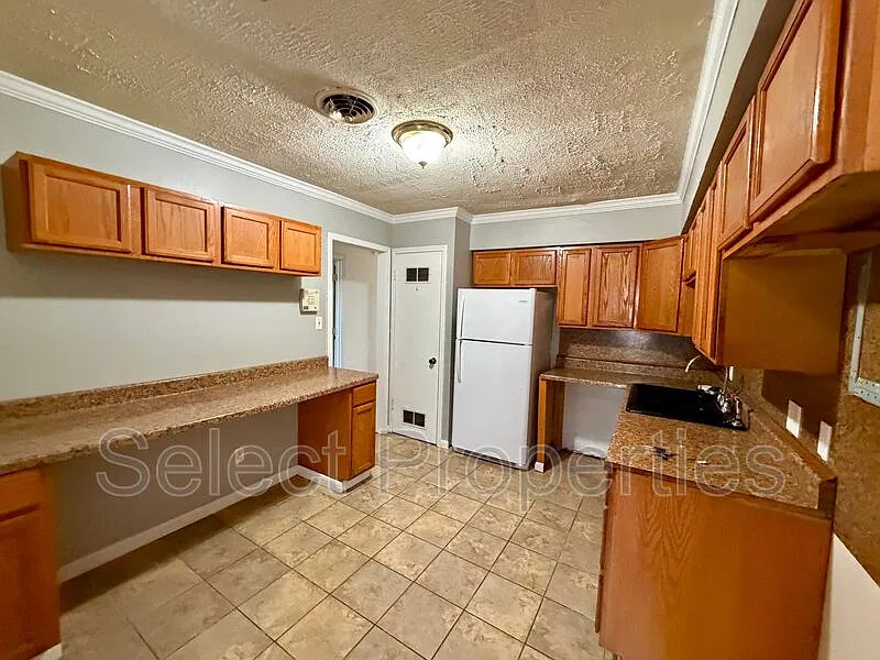 4 bed, 1.5 bath, 1500 sqft, $1,500 — Photo 3