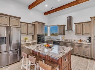 135 W Hawk Way, Amado, AZ 85645