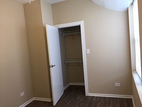 3rd image of 2440 N Clybourn Ave #1F