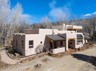 573 Range Rd, Taos, NM 87571