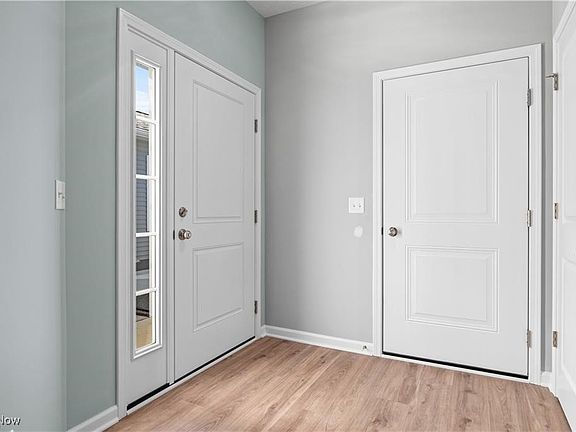 4th image of 224 Alexander Dr