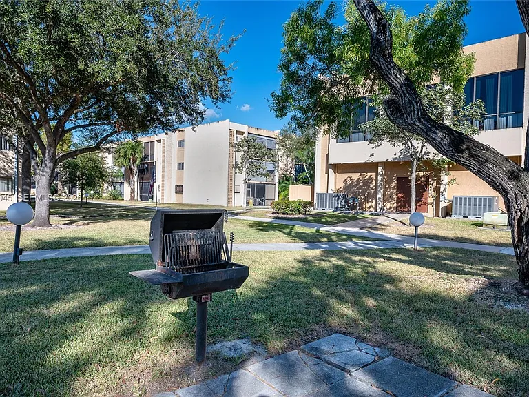 8415 SW 107th Ave #338W — Photo 20