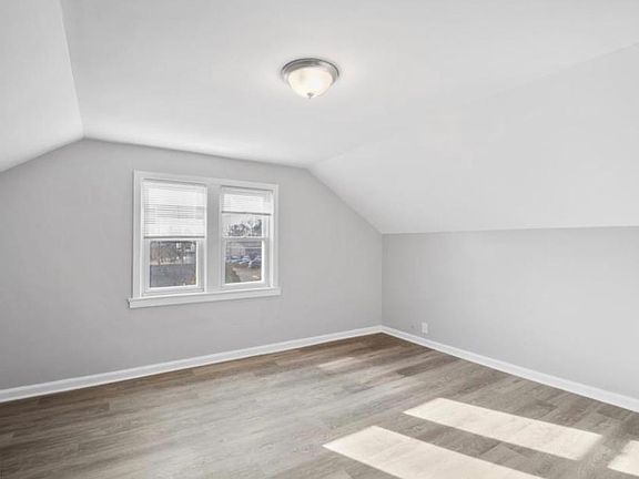 5th image of 124 Stiles Ave