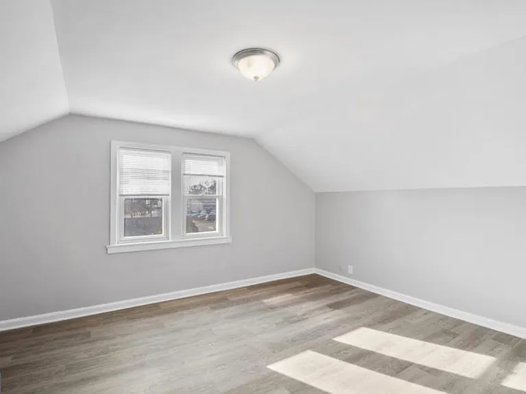 124 Stiles Ave — Photo 5