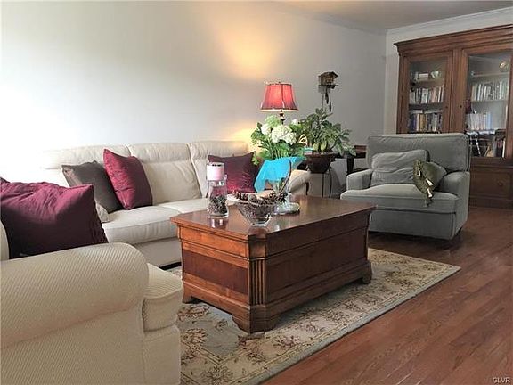 3rd image of 2611 Sapphire Ln