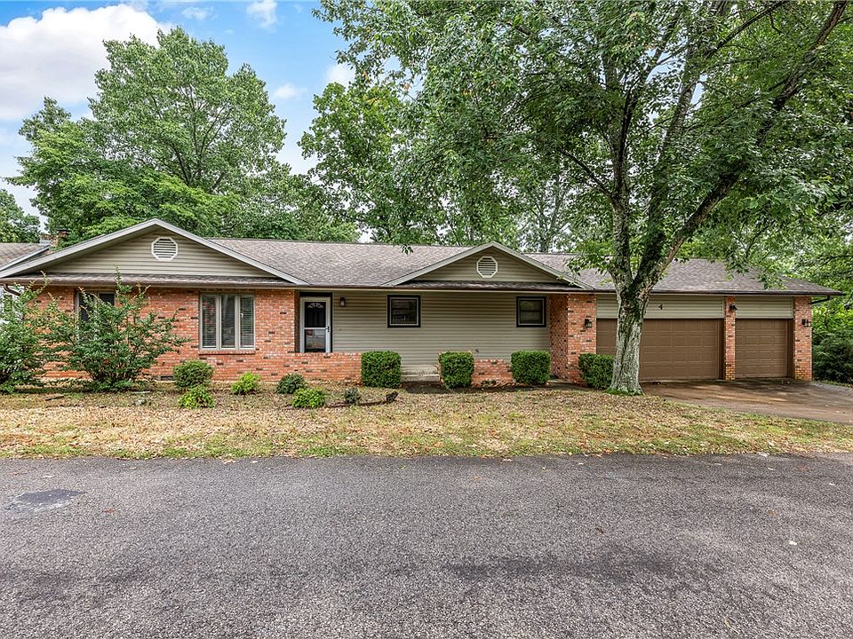 1st image of 4 Cherhill Dr