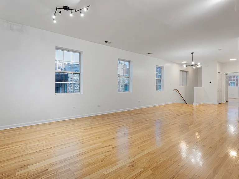 2014 W Superior St #1 — Photo 5