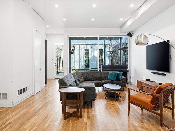 4th image of 2516 N Clarkson Street