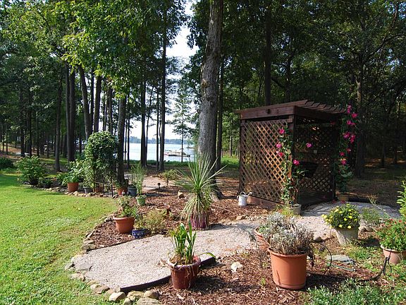 3rd image of 140 Summer Breeze Dr