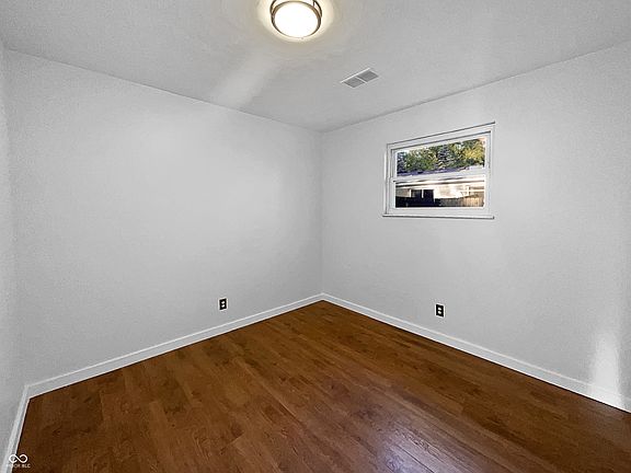 5th image of 8916 Railwood Dr