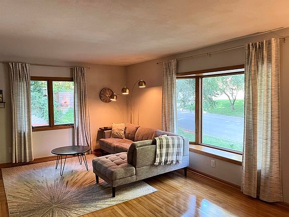 5th image of 625 Thomas St