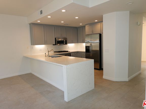3rd image of 6463 Zuma View Pl Unit 165