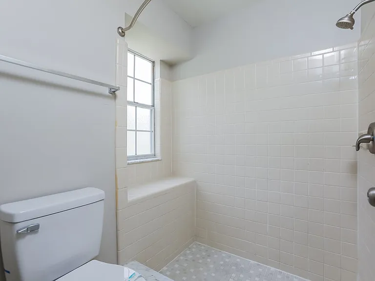 1833 Iroquois Dr — Photo 14