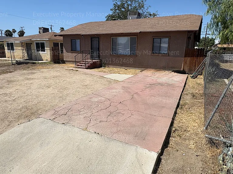 1118 Chico St — Photo 16