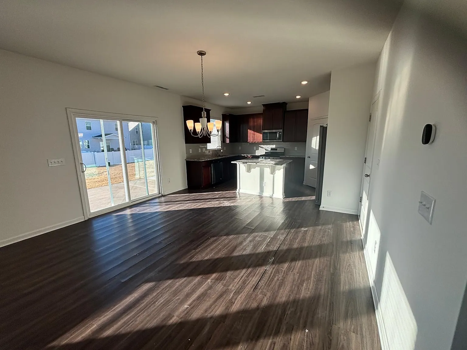 4 bed, 2359 sqft, $2,150 — Photo 4