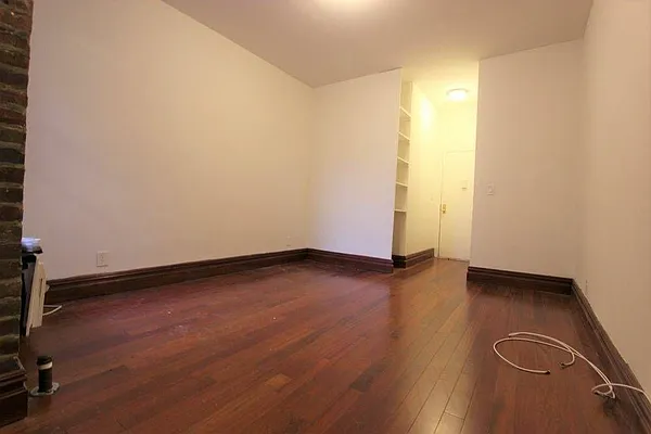 Rented by Dynamik Realty | media 30