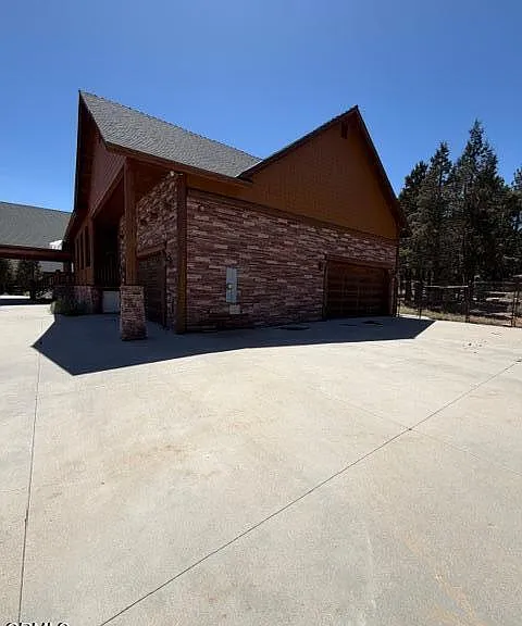 1099 Heritage Trl — Photo 32