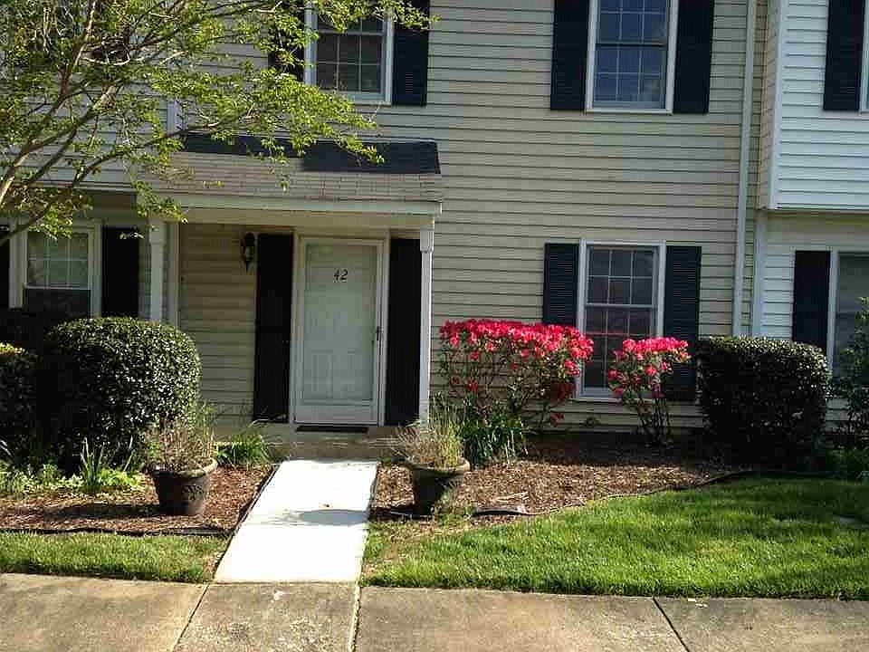 2nd image of 42 Georgetown Ct
