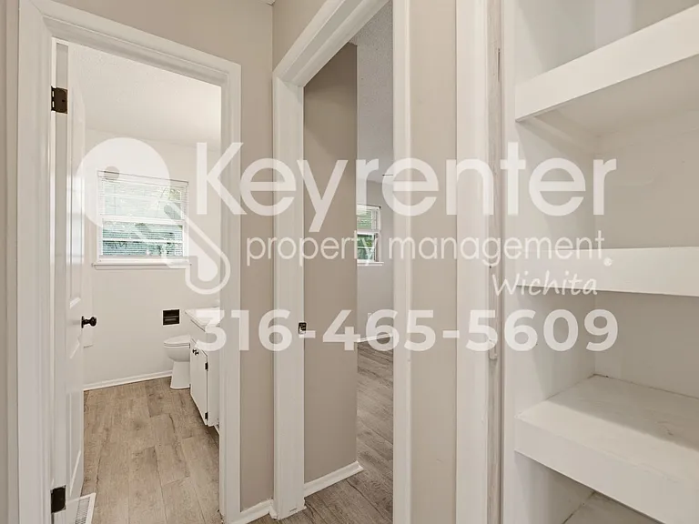 E Pine St Duplex — Photo 7