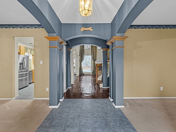 4th image of 214 Forestview Rd