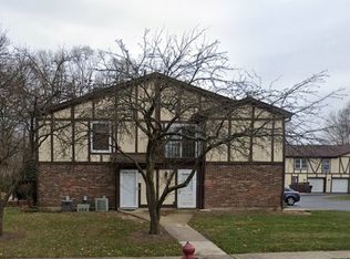 420 Saint Johns Rd APT F, Woodstock, IL 60098