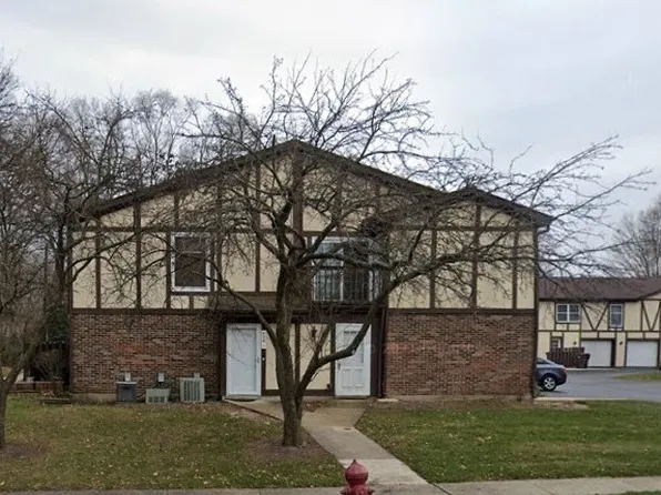 420 Saint Johns Rd APT F, Woodstock, IL 60098