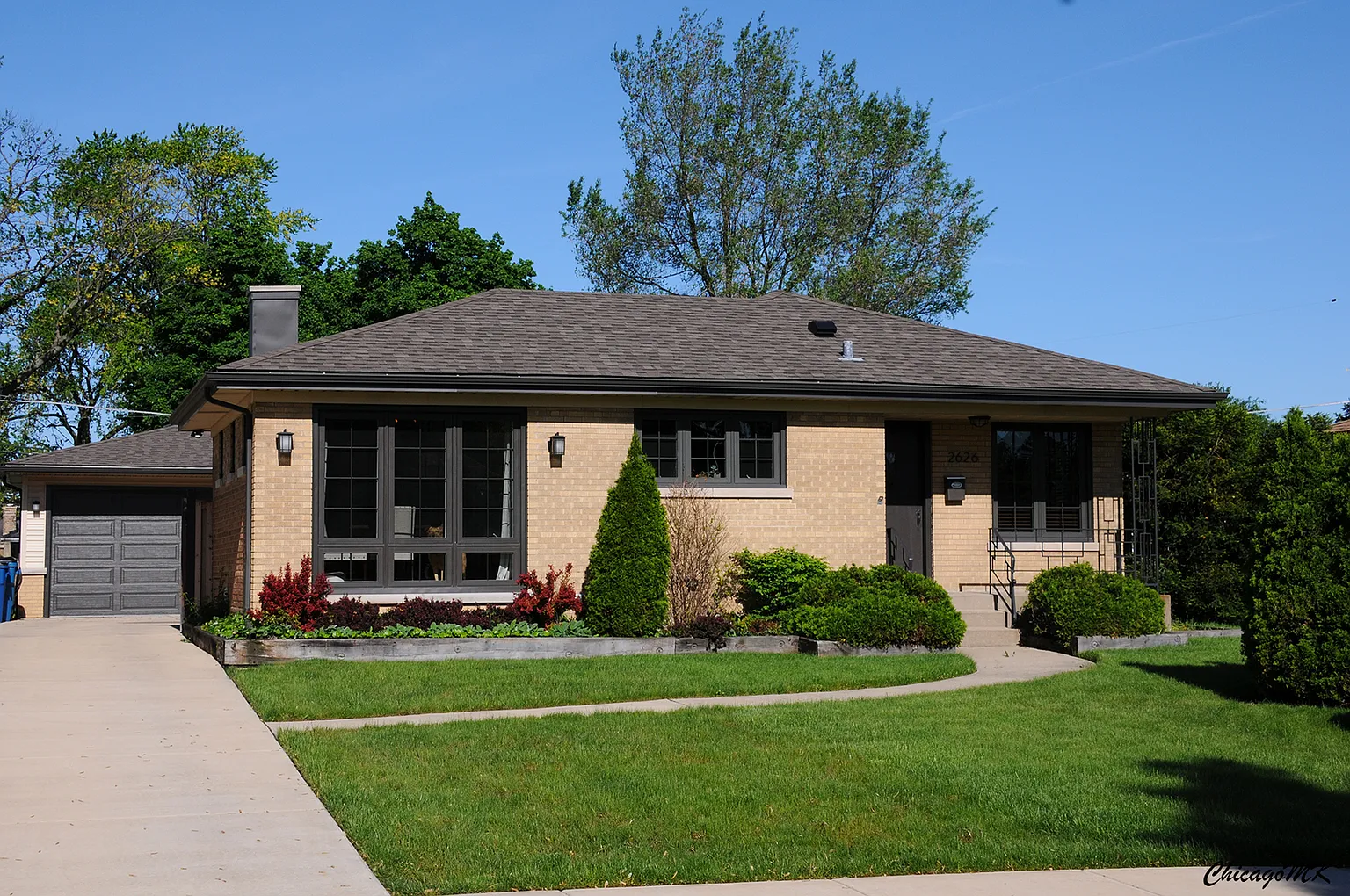 2626 Park St photo 1