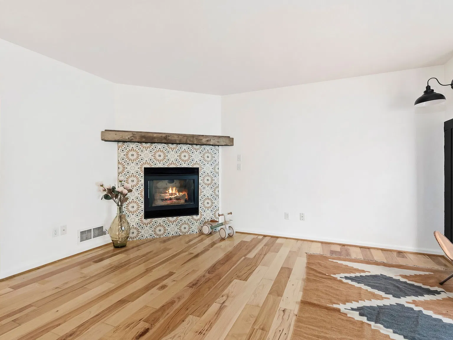 954 N Monroe Ave — Photo 2