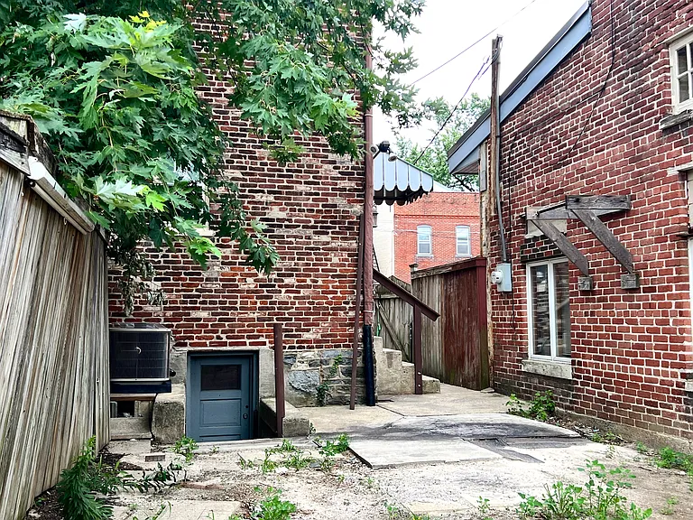 539 E Fulton St — Photo 20