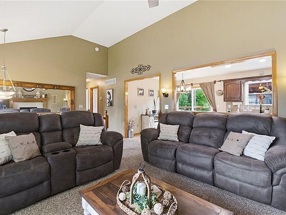 4th image of 1308 Bradford Dr