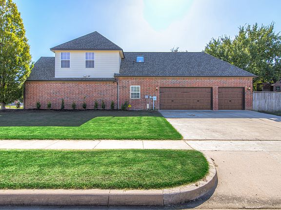 Side entry 3-car garage