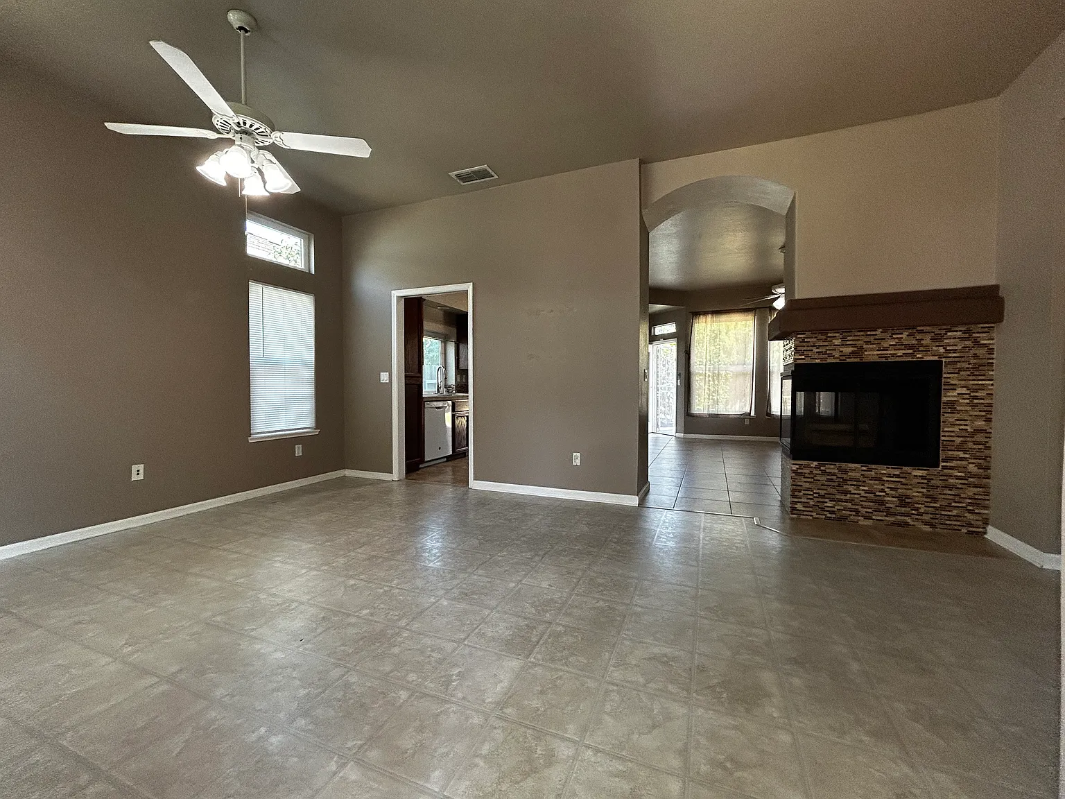 3 bed, 1678 sqft, $2,600 — Photo 2